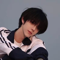 นิโคล[ครูสอนสายช่วยเหลือ]