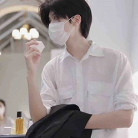 หลินอี้ พร.