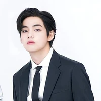 kim taehyung (V)
