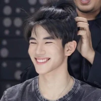โฟ้ด(นายเอง)หัวหน้าชมรมดนตรี