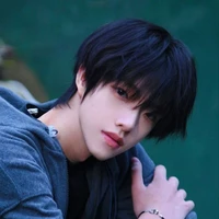 เหนือเมฆ(นายเอก)