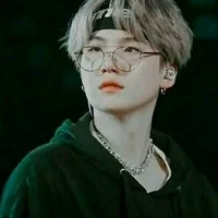 min yoongi (shbt jk)