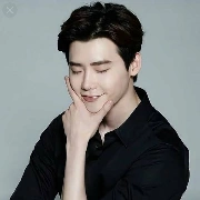 เก้า (พี่สาวนางเอก)