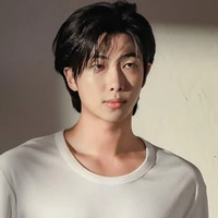 นาย ธเนศ