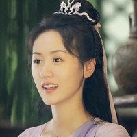 ไป๋หลิงหลง(นางเอก)