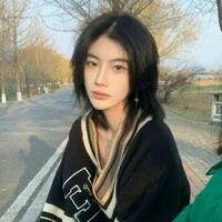 หญิง(พี่สาวพระเอก)