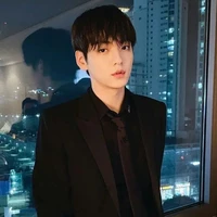 มาร์ค 🌚( เพื่อนพระเอก + พี่นางเอก )