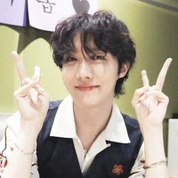 ม่อน (พี่นายเอก)
