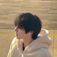 นัท(นายเอก)