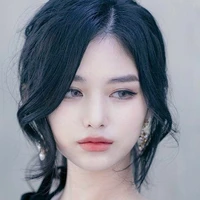 Dalila Valencia/Alfa/Hija mayor