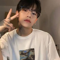 ธี(เพื่อนน.อ+ใส่แว่น)