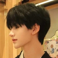 เปเป้อร์(นายเอกตอนแน่งตัวขึ้นร้องเพลง)