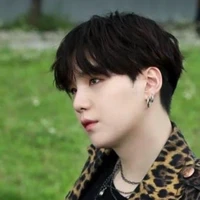 มิน ยุนกิ (ชูก้า)