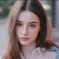 Aurelia Anderson sirley(istri Gibran)