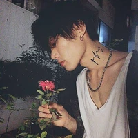 (แม็ก เบาะกำมะหยี่)น.คิม