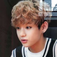 KIM TAEHYUNG (V)