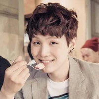 Yoongi ( pequeño)