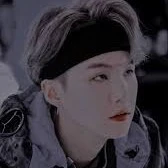 Min Yoongi/alfa[23 años]