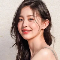 พลอยใส