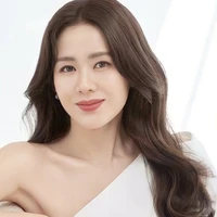 มนต์นัน(แม่นางเอก)