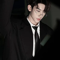 นาวา(พ่อพระเอก)