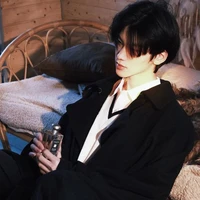 ฮ่องเต้ [พระเอก]