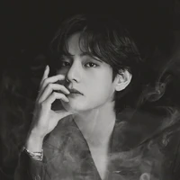 𝑲𝑰𝑴 𝑻𝑨𝑬𝑯𝒀𝑼𝑵𝑮