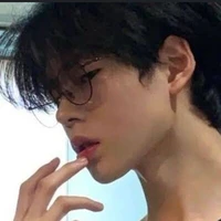 ไนท์(พ.อ+ใส่แว่น)💨