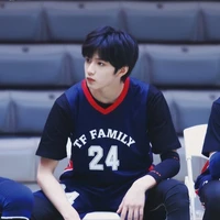 อัยย์//รุ่นพี่