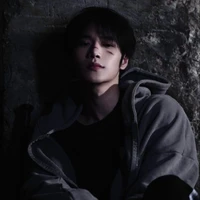 คินิว(มือซ้ายนางเอก)