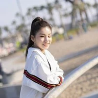 จินนี่ (น้อง.จอม)