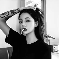 รุ้ง(คู่หมั้นพระเอก+เลสเบี้ยน)