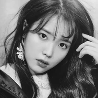 kakak Jisoo/IU