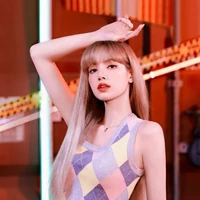 Ny. Lisa Manoban [ Mommy 2A, 1E ]