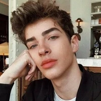 julian(novio de Natalia)