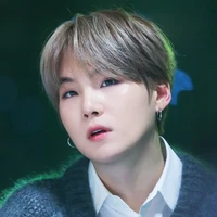 min yoongi(namjoon left hand