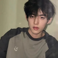 คาลอส:เพื่อนพระเอก