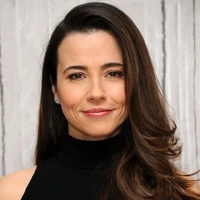 Claudia Rossi (Mamá de sofia)