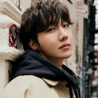 J-hope (28 años)