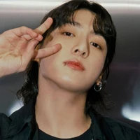 Jungkook (25 años)