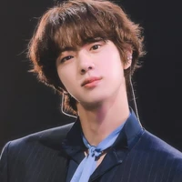 Jin (29 años)