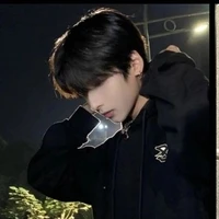 ไวน์(มือซ้ายนางเอก)