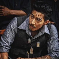 เสือดำ{หัวหน้าเชิ้ตดำ}​