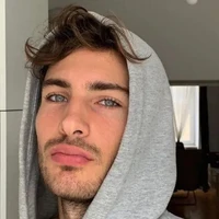 Adam voit (hermano)