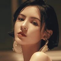 Hazel / Fl older sister