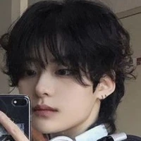 ลุค(หนุ่มฮอตในร.ร)