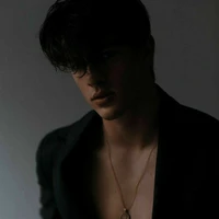 𝐄𝐯𝐞𝐫𝐞𝐭𝐭 𝐛𝐥𝐚𝐜𝐤  (Ml)