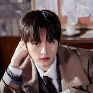 narra Lee Know