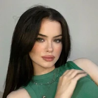 Rebeca Lewis (Triadas)