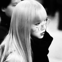 Liza fake nerd